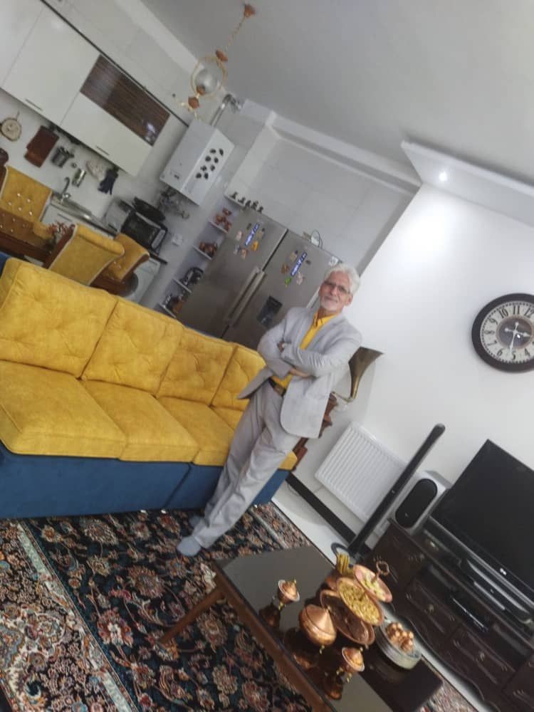 محمد حسین حسینی در منزل شهر اراک