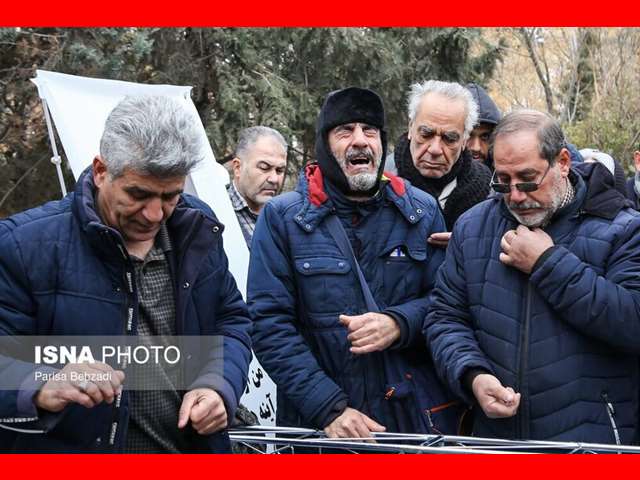 تصاویر و عکس های مراسم تشییع جنازه و خاکسپاری پردیس افکاری با حضور هنرمندان (تصاویر)