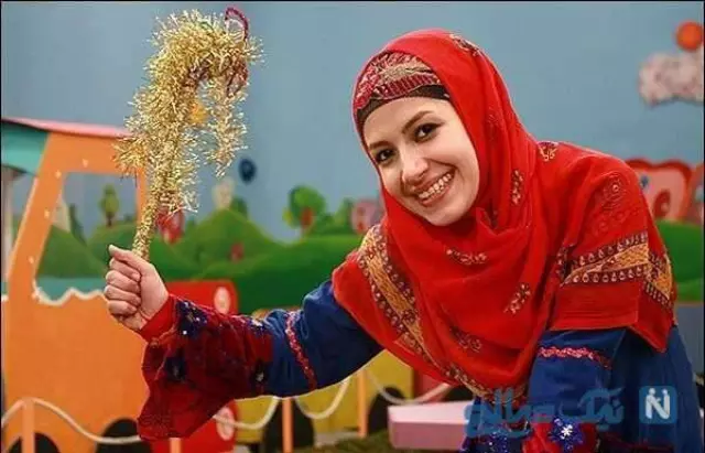 ملیکا زارعی است که با نام خاله شادونه