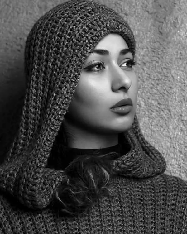 بیوگرافی و عکس های زهرا سزاوار بازیگر نقش پریزاد در سریال طوبی